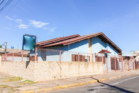 Casa para alugar com 107m², 2 quartos e 1 vaga Casa para alugar com 107m², 2 quartos e 1 vagaFachada