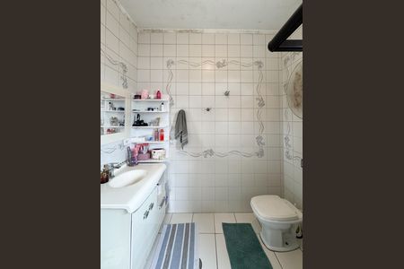 Casa à venda com 256m², 4 quartos e 3 vagas Casa à venda com 256m², 4 quartos e 3 vagasBanheiro - Suíte
