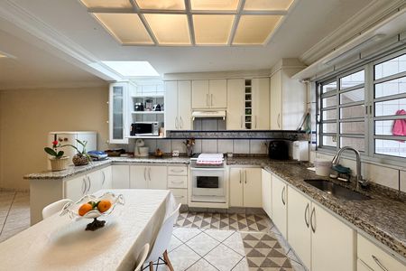 Casa à venda com 256m², 4 quartos e 3 vagas Casa à venda com 256m², 4 quartos e 3 vagasCozinha