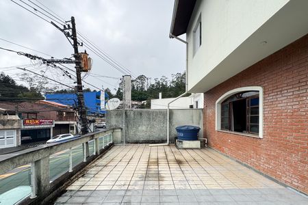 Casa à venda com 256m², 4 quartos e 3 vagas Casa à venda com 256m², 4 quartos e 3 vagasSacada