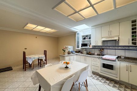 Casa à venda com 256m², 4 quartos e 3 vagas Casa à venda com 256m², 4 quartos e 3 vagasCozinha