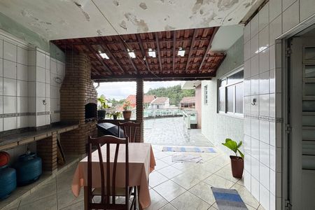 Casa à venda com 256m², 4 quartos e 3 vagas Casa à venda com 256m², 4 quartos e 3 vagasÁrea de Serviço