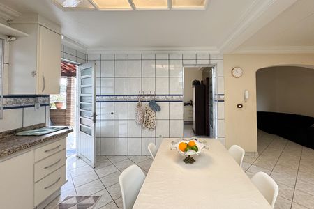 Casa à venda com 256m², 4 quartos e 3 vagas Casa à venda com 256m², 4 quartos e 3 vagasCozinha