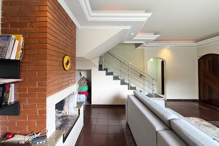 Casa à venda com 256m², 4 quartos e 3 vagas Casa à venda com 256m², 4 quartos e 3 vagasSala