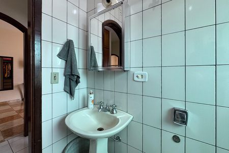 Casa à venda com 256m², 4 quartos e 3 vagas Casa à venda com 256m², 4 quartos e 3 vagasBanheiro Social