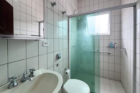 Casa à venda com 256m², 4 quartos e 3 vagas Casa à venda com 256m², 4 quartos e 3 vagasBanheiro Social
