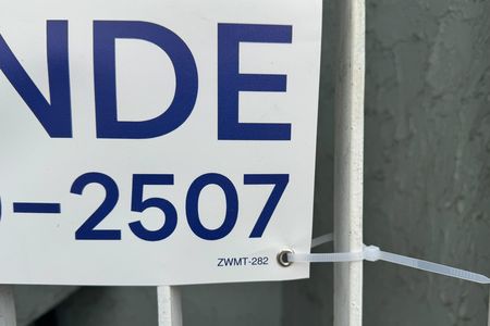 Casa à venda com 256m², 4 quartos e 3 vagas Casa à venda com 256m², 4 quartos e 3 vagasZWMT-282
