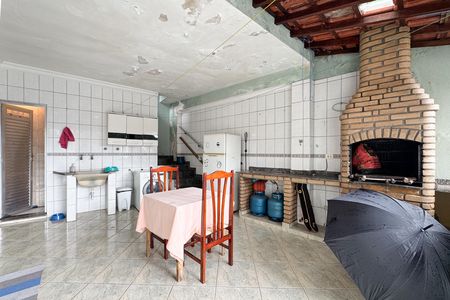 Casa à venda com 256m², 4 quartos e 3 vagas Casa à venda com 256m², 4 quartos e 3 vagasÁrea - Churrasqueira
