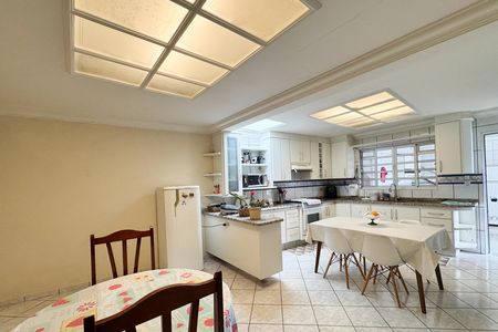 Casa à venda com 256m², 4 quartos e 3 vagas Casa à venda com 256m², 4 quartos e 3 vagasCozinha