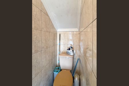 Casa à venda com 256m², 4 quartos e 3 vagas Casa à venda com 256m², 4 quartos e 3 vagasLavabo 1