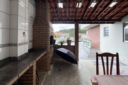 Casa à venda com 256m², 4 quartos e 3 vagas Casa à venda com 256m², 4 quartos e 3 vagasÁrea - Churrasqueira