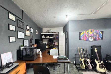 Casa à venda com 256m², 4 quartos e 3 vagas Casa à venda com 256m², 4 quartos e 3 vagasEscritório