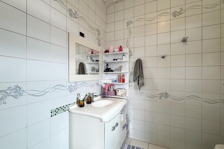 Casa à venda com 256m², 4 quartos e 3 vagas Casa à venda com 256m², 4 quartos e 3 vagasBanheiro - Suíte