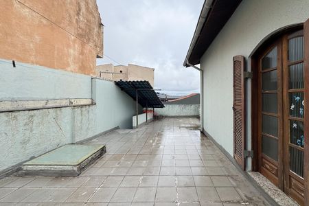 Casa à venda com 256m², 4 quartos e 3 vagas Casa à venda com 256m², 4 quartos e 3 vagasVaranda - Quartos