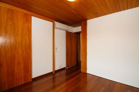 Apartamento para alugar com 297m², 4 quartos e 4 vagas Apartamento para alugar com 297m², 4 quartos e 4 vagasQuarto
