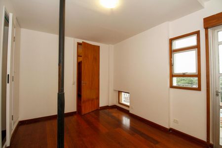 Apartamento para alugar com 297m², 4 quartos e 4 vagas Apartamento para alugar com 297m², 4 quartos e 4 vagasSuíte 3