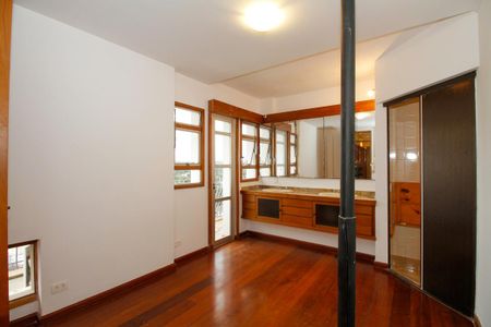 Apartamento para alugar com 297m², 4 quartos e 4 vagas Apartamento para alugar com 297m², 4 quartos e 4 vagasSuíte 3