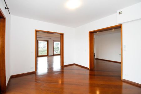 Apartamento para alugar com 297m², 4 quartos e 4 vagas Apartamento para alugar com 297m², 4 quartos e 4 vagasEscritório