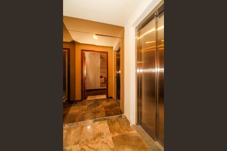 Apartamento para alugar com 297m², 4 quartos e 4 vagas Apartamento para alugar com 297m², 4 quartos e 4 vagasHall de Entrada Privativo