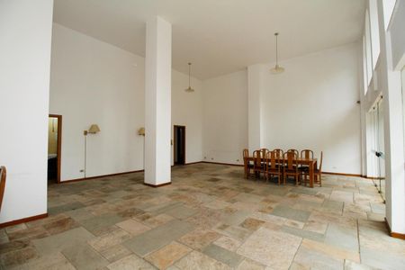 Apartamento para alugar com 297m², 4 quartos e 4 vagas Apartamento para alugar com 297m², 4 quartos e 4 vagasÁrea Comum - Salão de Festas