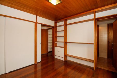 Apartamento para alugar com 297m², 4 quartos e 4 vagas Apartamento para alugar com 297m², 4 quartos e 4 vagasSuíte 2