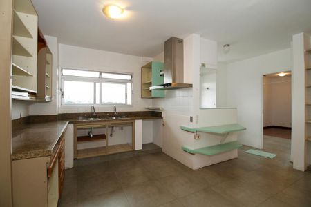Apartamento para alugar com 297m², 4 quartos e 4 vagas Apartamento para alugar com 297m², 4 quartos e 4 vagasCozinha