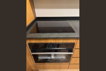 Cozinha de apartamento para alugar com 1 quarto, 32m² em Pinheiros, São Paulo