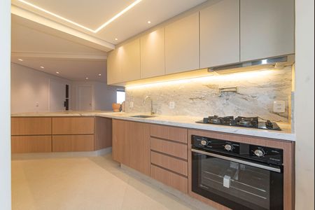 Apartamento à venda com 260m², 3 quartos e 4 vagas Apartamento à venda com 260m², 3 quartos e 4 vagasCozinha