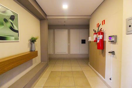 Apartamento à venda com 33m², 2 quartos e sem vaga Apartamento à venda com 33m², 2 quartos e sem vagaHall