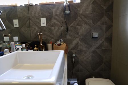Banheiro da Suíte de apartamento à venda com 4 quartos, 116m² em Santa Efigênia, Belo Horizonte