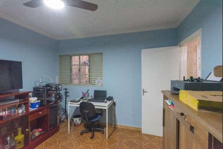 Casa à venda com 164m², 3 quartos e 8 vagas Casa à venda com 164m², 3 quartos e 8 vagasQuarto 2