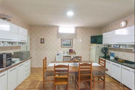 Casa à venda com 164m², 3 quartos e 8 vagas Casa à venda com 164m², 3 quartos e 8 vagasCopa