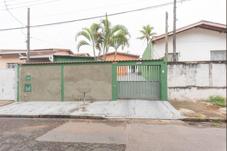 Casa à venda com 164m², 3 quartos e 8 vagas Casa à venda com 164m², 3 quartos e 8 vagasFachada
