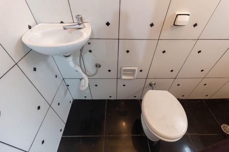 Banheiro de casa para alugar com 1 quarto, 35m² em Conjunto Residencial José Bonifácio, São Paulo