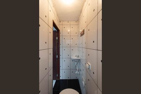 Banheiro de casa para alugar com 1 quarto, 35m² em Conjunto Residencial José Bonifácio, São Paulo
