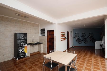 Casa à venda com 311m², 4 quartos e 8 vagasQuintal