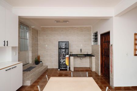 Casa à venda com 311m², 4 quartos e 8 vagasQuintal