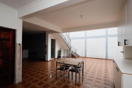 Casa à venda com 311m², 4 quartos e 8 vagasQuintal