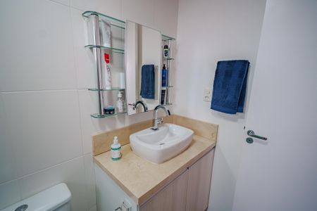 Apartamento para alugar com 57m², 2 quartos e 1 vaga Apartamento para alugar com 57m², 2 quartos e 1 vagaBanheiro da Suíte