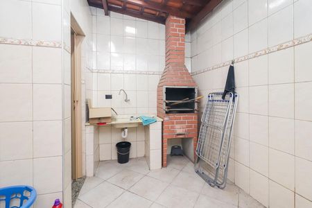 Casa de condomínio para alugar com 75m², 2 quartos e 1 vagaÁrea de Serviço / Quintal