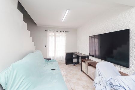 Sala de casa de condomínio para alugar com 2 quartos, 75m² em Itaquera, São Paulo