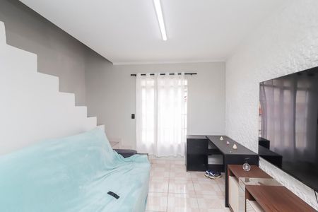 Sala de casa de condomínio para alugar com 2 quartos, 75m² em Itaquera, São Paulo