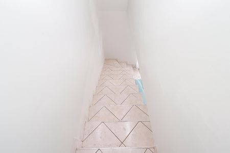 Casa de condomínio para alugar com 75m², 2 quartos e 1 vagaEscada