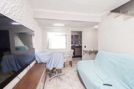 Sala de casa de condomínio para alugar com 2 quartos, 75m² em Itaquera, São Paulo