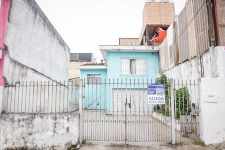 Casa à venda com 80m², 2 quartos e 5 vagas Casa à venda com 80m², 2 quartos e 5 vagasFachada da casa com placa