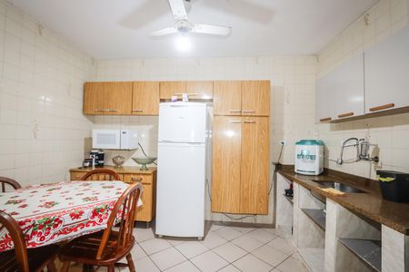 Casa à venda com 80m², 2 quartos e 5 vagas Casa à venda com 80m², 2 quartos e 5 vagasCozinha