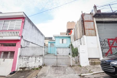 Casa à venda com 80m², 2 quartos e 5 vagas Casa à venda com 80m², 2 quartos e 5 vagasFachada da casa