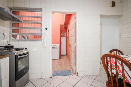 Casa à venda com 80m², 2 quartos e 5 vagas Casa à venda com 80m², 2 quartos e 5 vagasCozinha