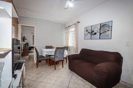 Casa à venda com 80m², 2 quartos e 5 vagas Casa à venda com 80m², 2 quartos e 5 vagasSala