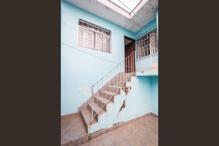 Casa à venda com 80m², 2 quartos e 5 vagas Casa à venda com 80m², 2 quartos e 5 vagasEscada